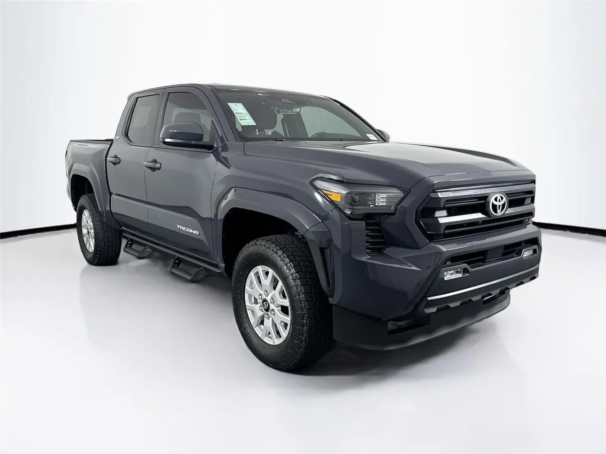 2024 Toyota Tacoma SR5 thumbnail 9