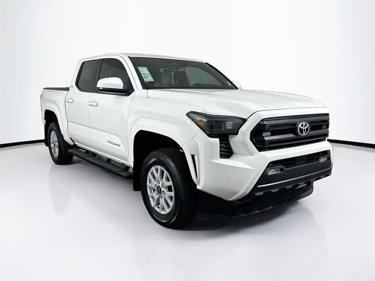 2024 Toyota Tacoma SR5 thumbnail 10