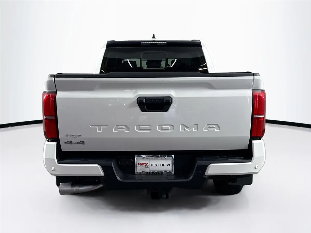 2024 Toyota Tacoma SR5 thumbnail 12