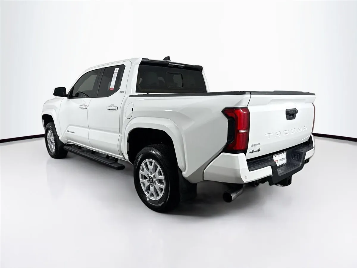 2024 Toyota Tacoma SR5 thumbnail 13