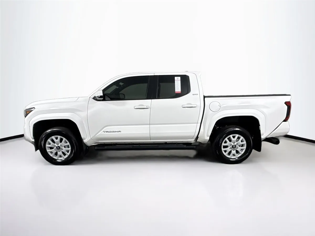 2024 Toyota Tacoma SR5 thumbnail 14