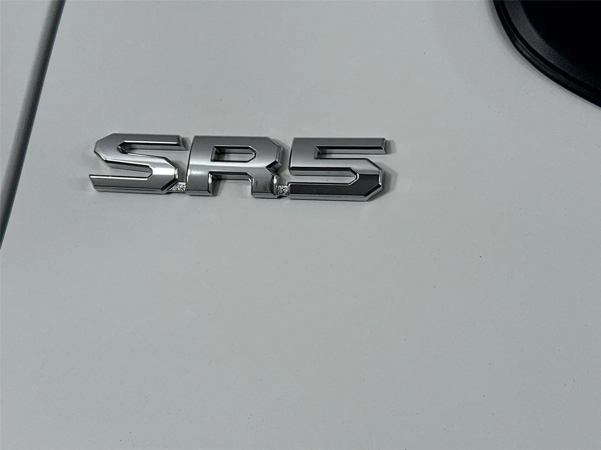 2024 Toyota Tacoma SR5 thumbnail 15