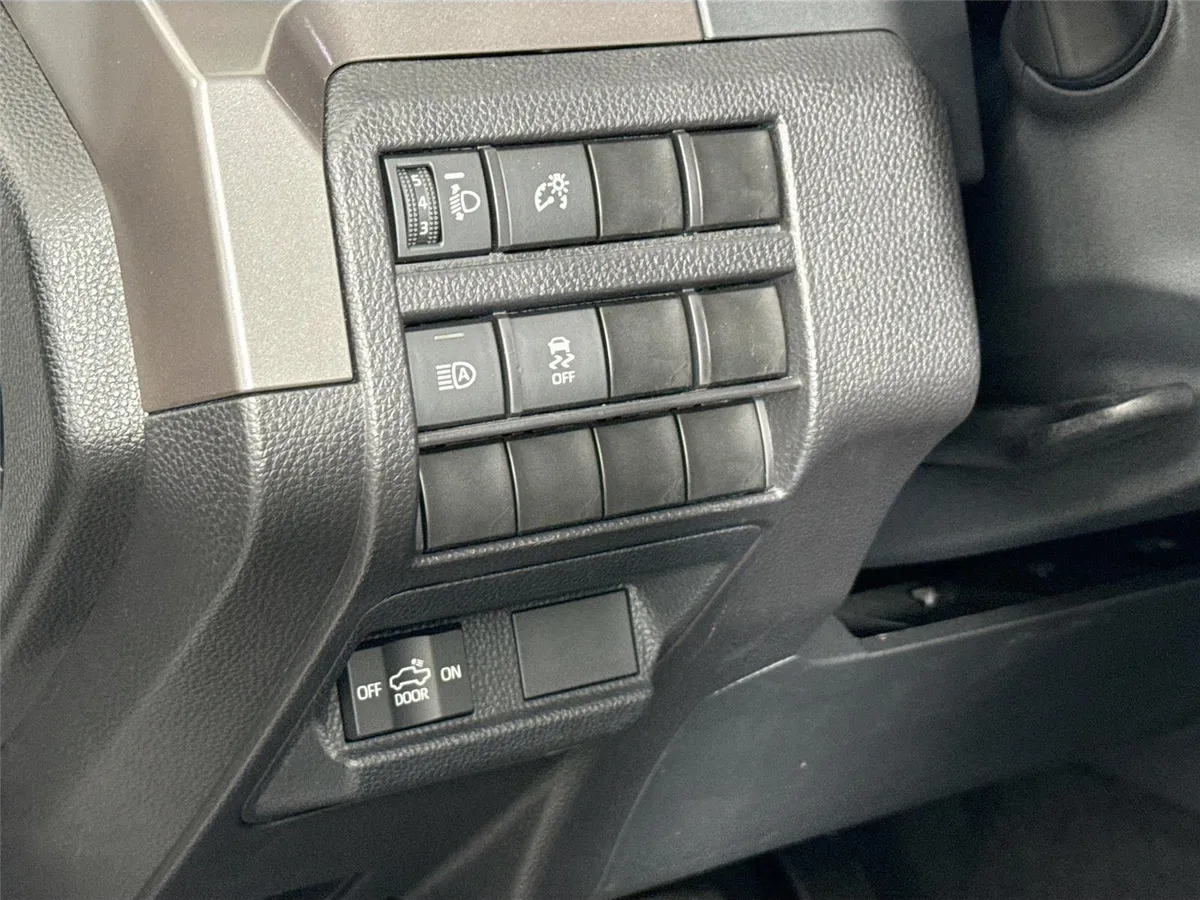 2024 Toyota Tacoma SR5 thumbnail 16