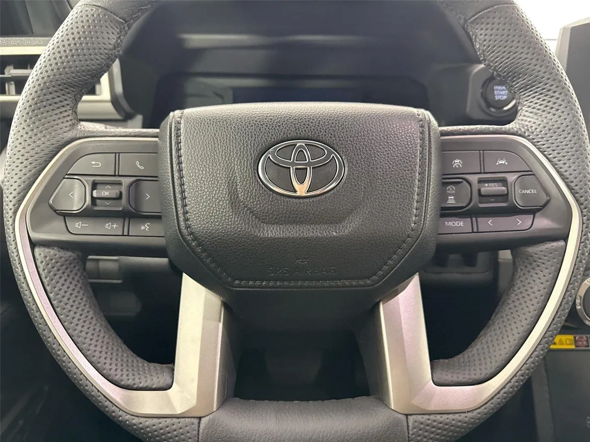 2024 Toyota Tacoma SR5 thumbnail 17
