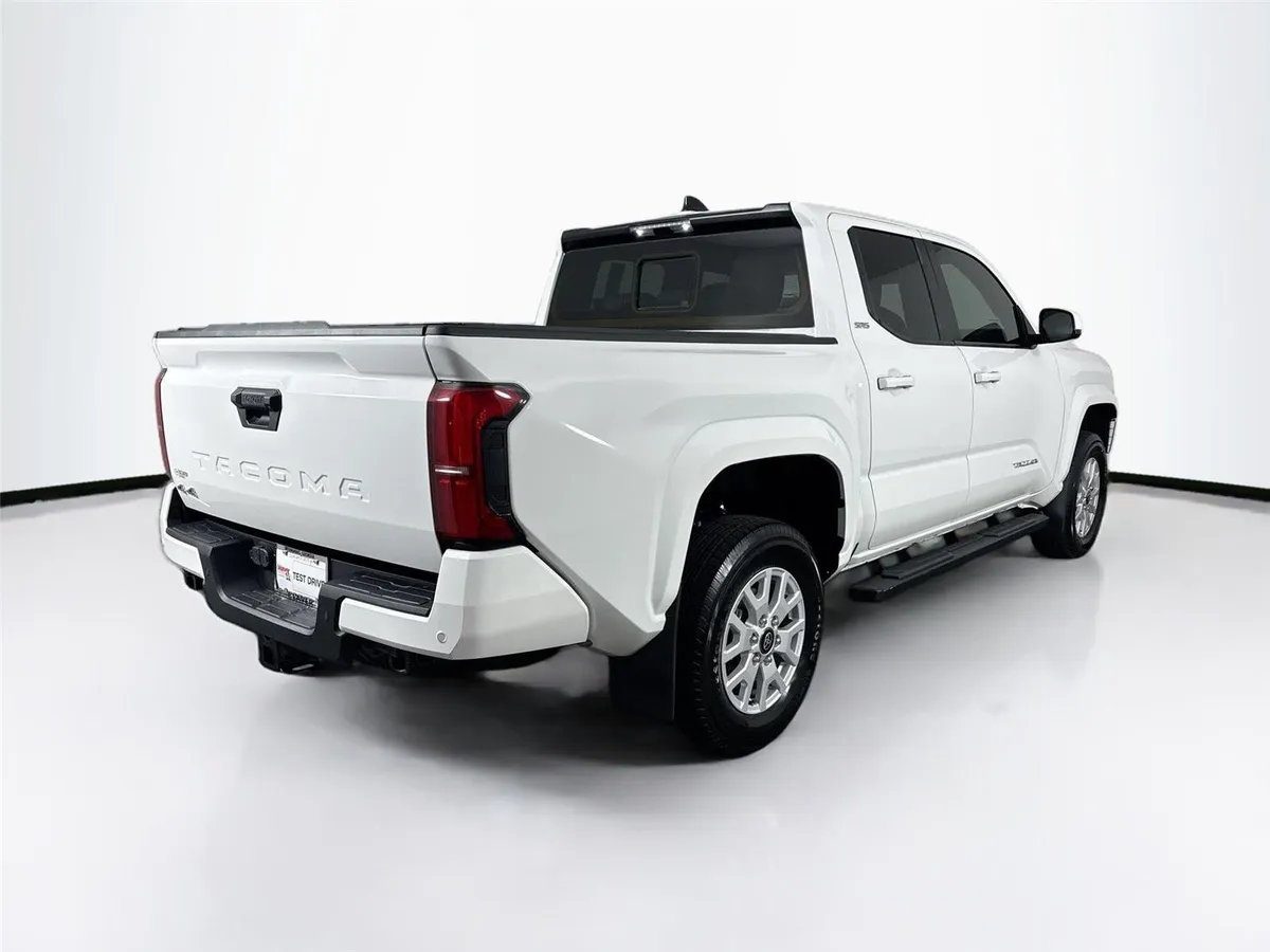 2024 Toyota Tacoma SR5 thumbnail 2