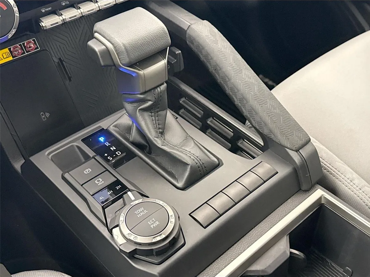 2024 Toyota Tacoma SR5 thumbnail 27