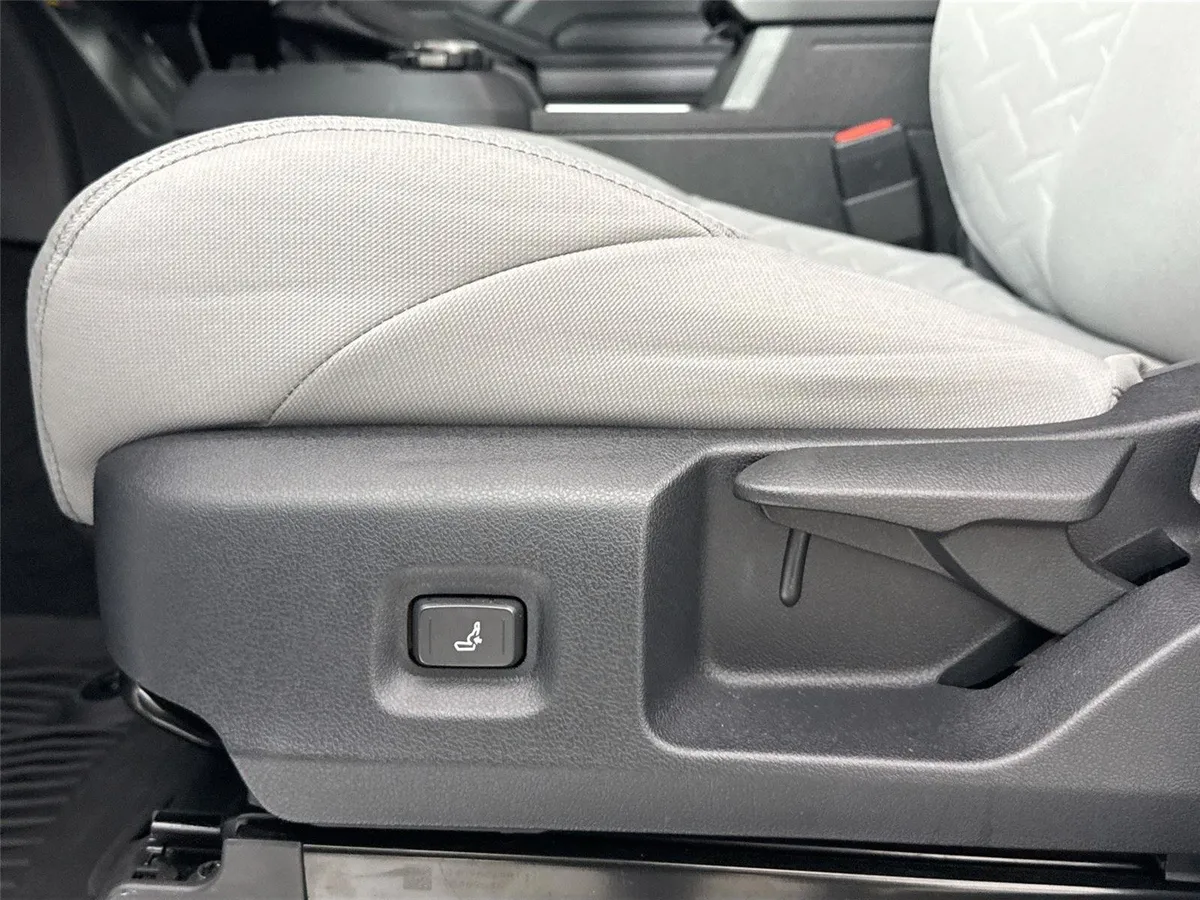 2024 Toyota Tacoma SR5 thumbnail 30