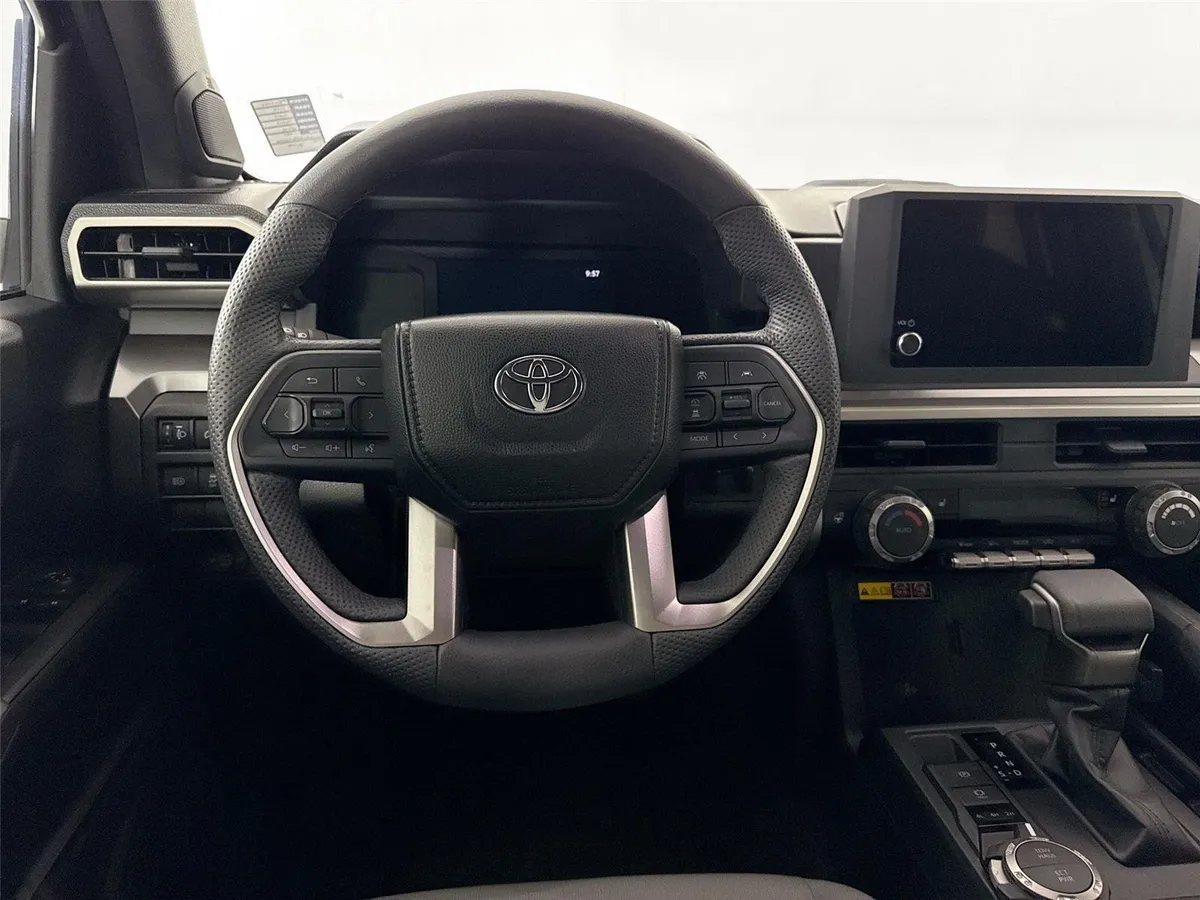 2024 Toyota Tacoma SR5 thumbnail 32