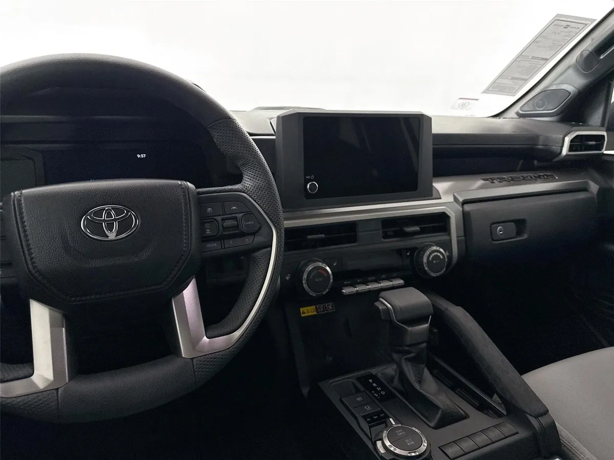 2024 Toyota Tacoma SR5 thumbnail 33