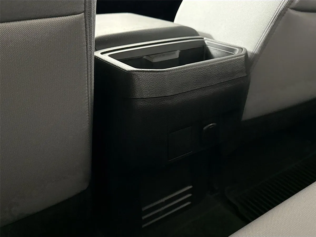 2024 Toyota Tacoma SR5 thumbnail 35