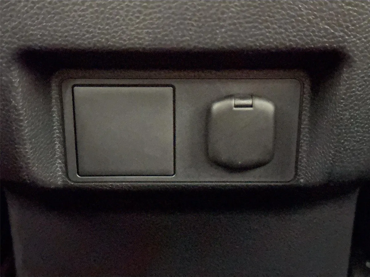 2024 Toyota Tacoma SR5 thumbnail 36
