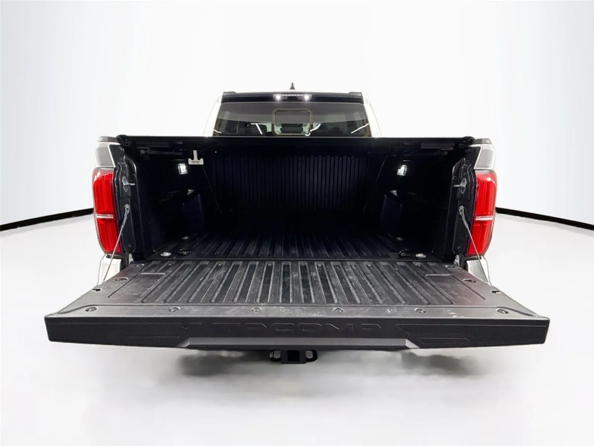 2024 Toyota Tacoma SR5 thumbnail 37