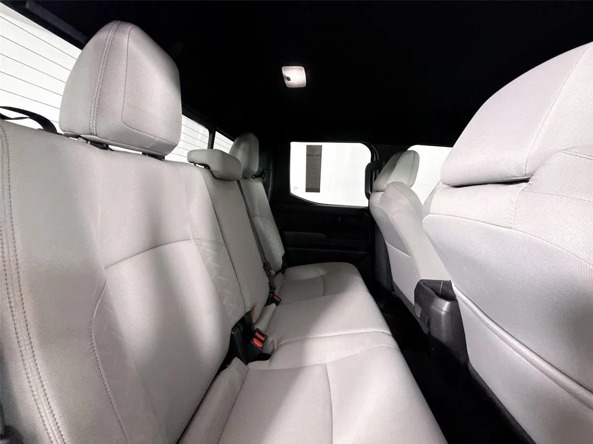 2024 Toyota Tacoma SR5 thumbnail 39