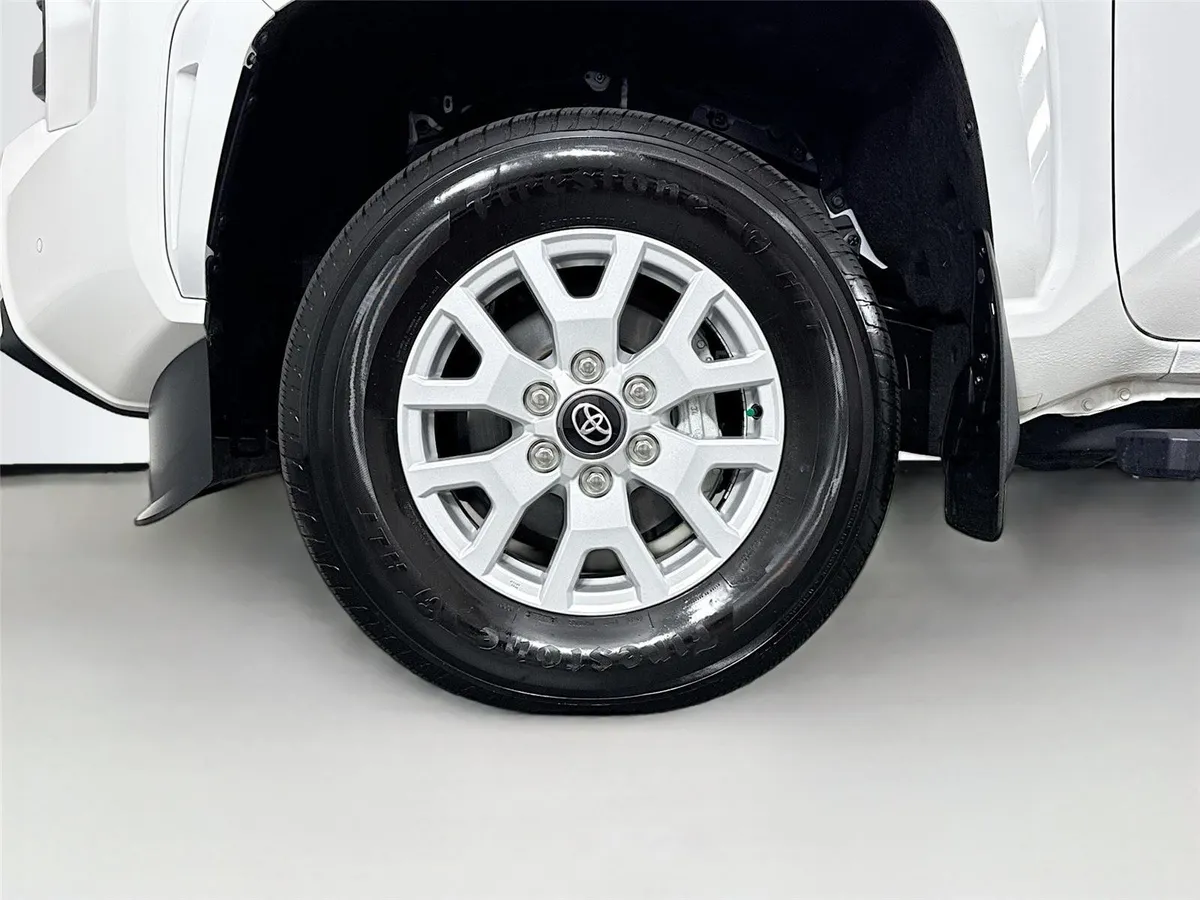 2024 Toyota Tacoma SR5 thumbnail 43
