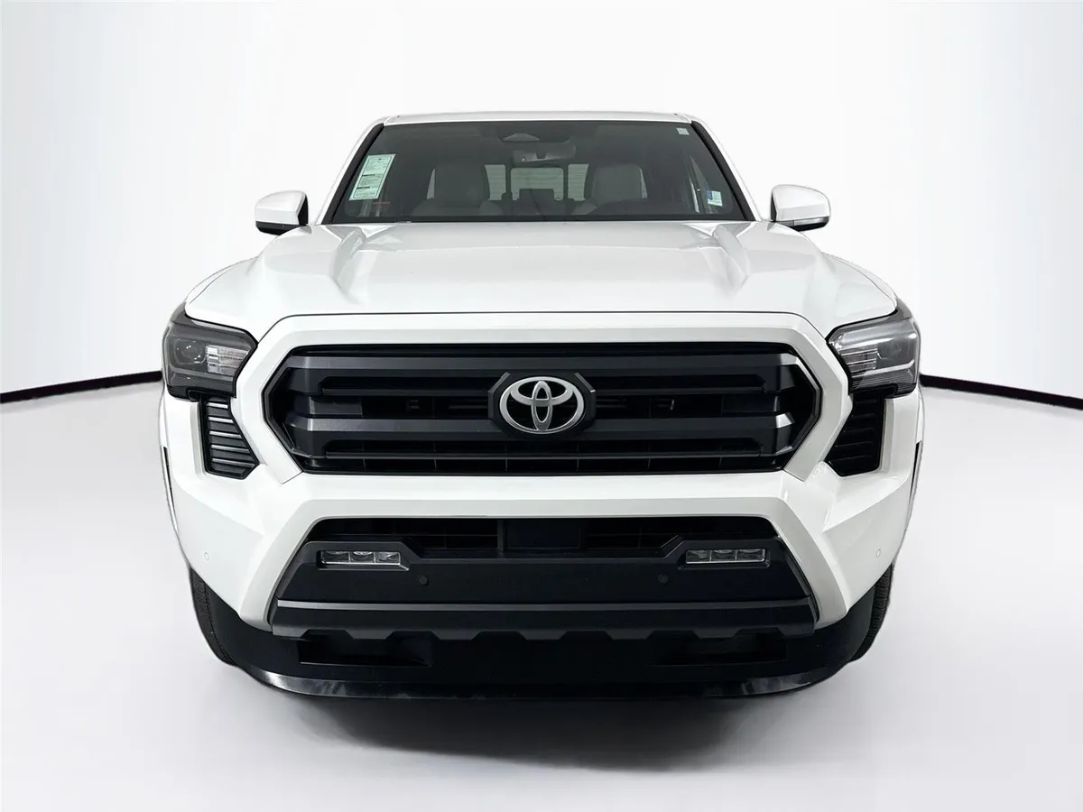 2024 Toyota Tacoma SR5 thumbnail 9