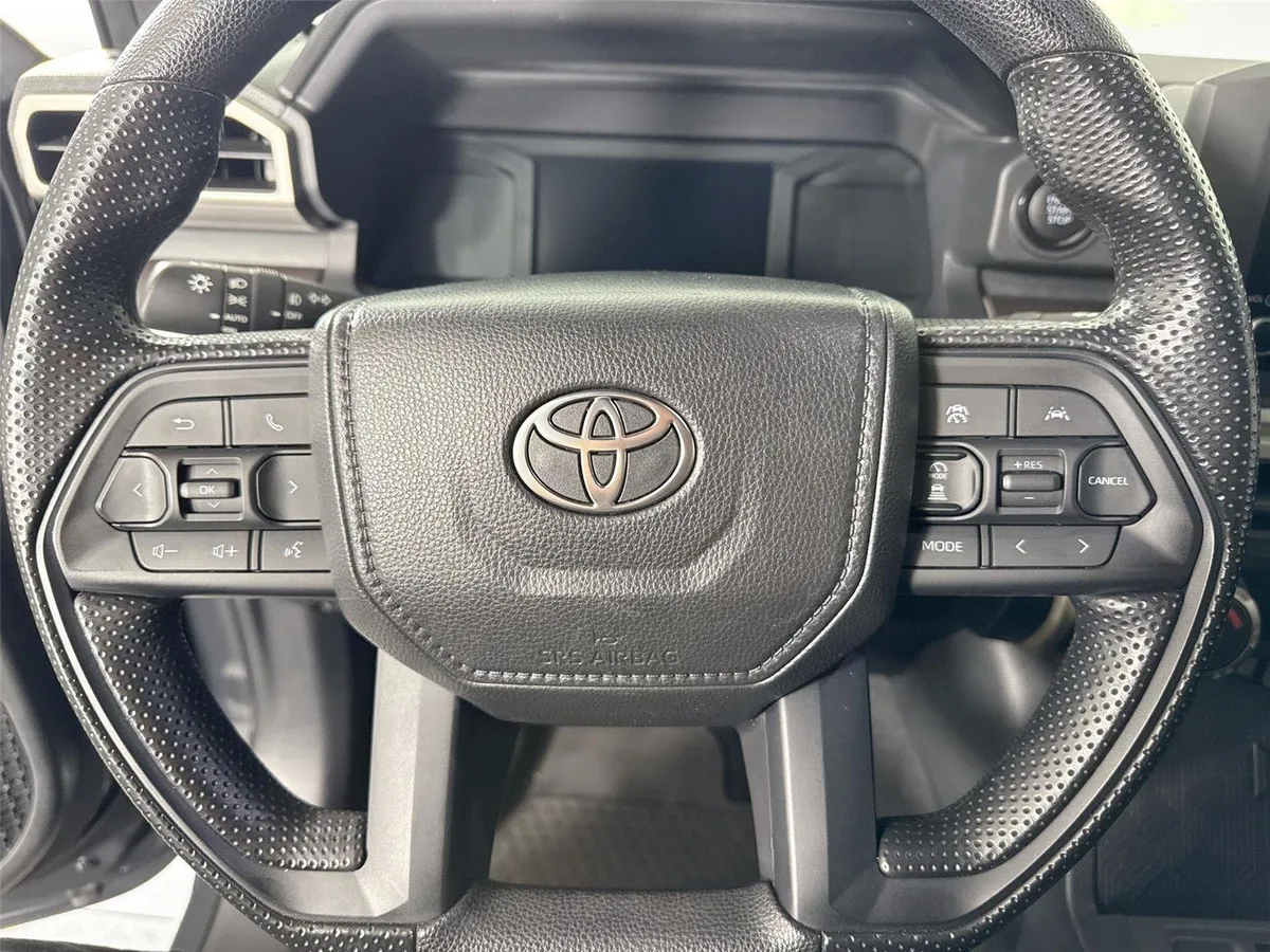 2024 Toyota Tacoma SR5 thumbnail 15