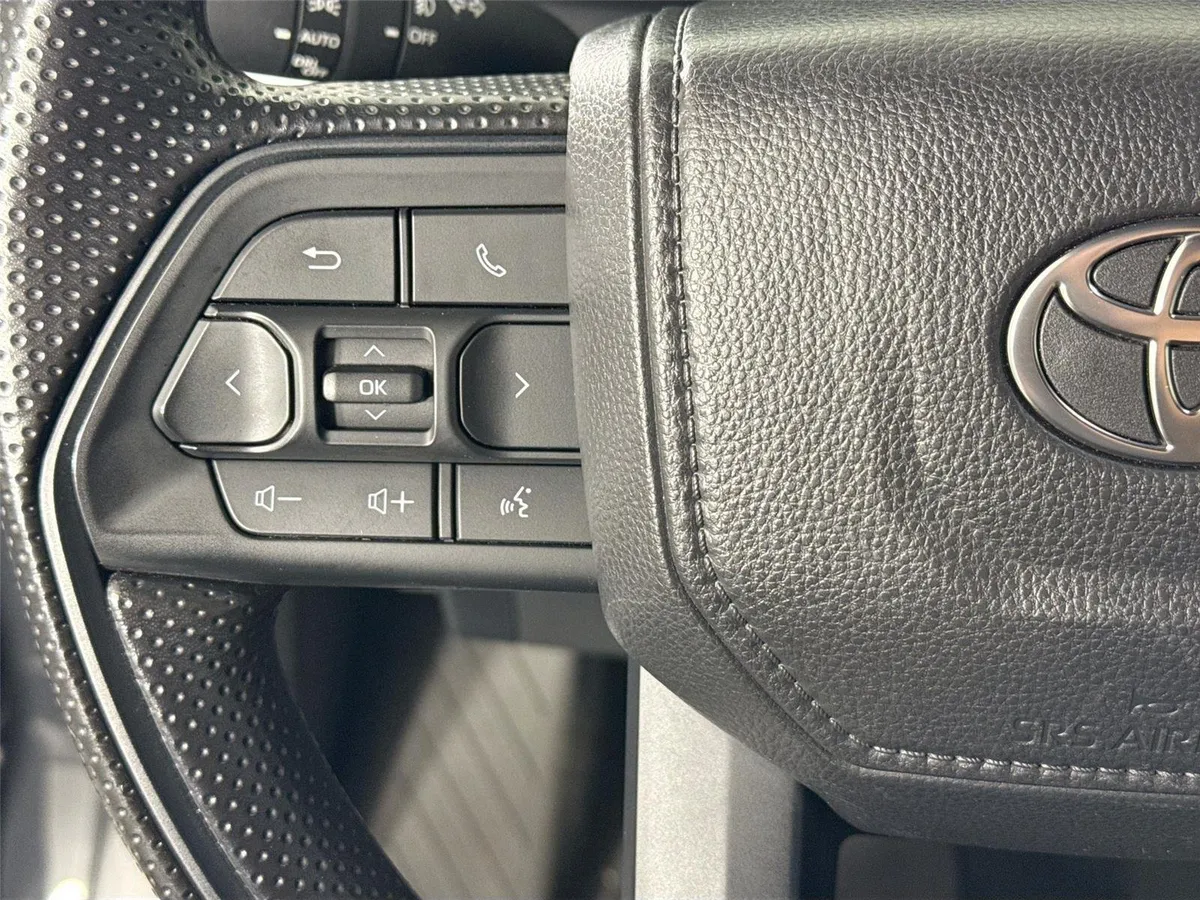 2024 Toyota Tacoma SR5 thumbnail 16
