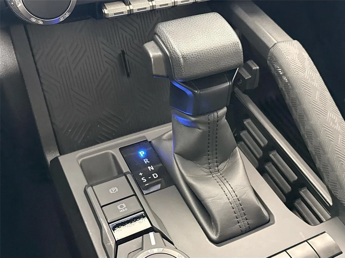2024 Toyota Tacoma SR5 thumbnail 24