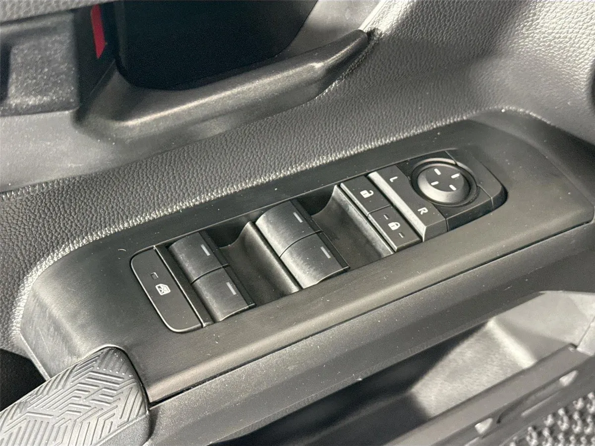 2024 Toyota Tacoma SR5 thumbnail 25