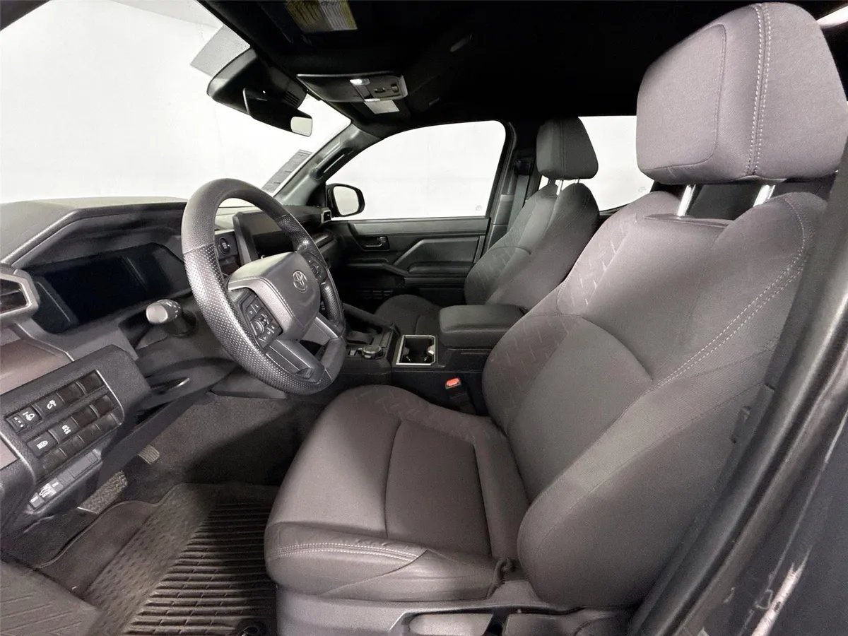 2024 Toyota Tacoma SR5 thumbnail 3