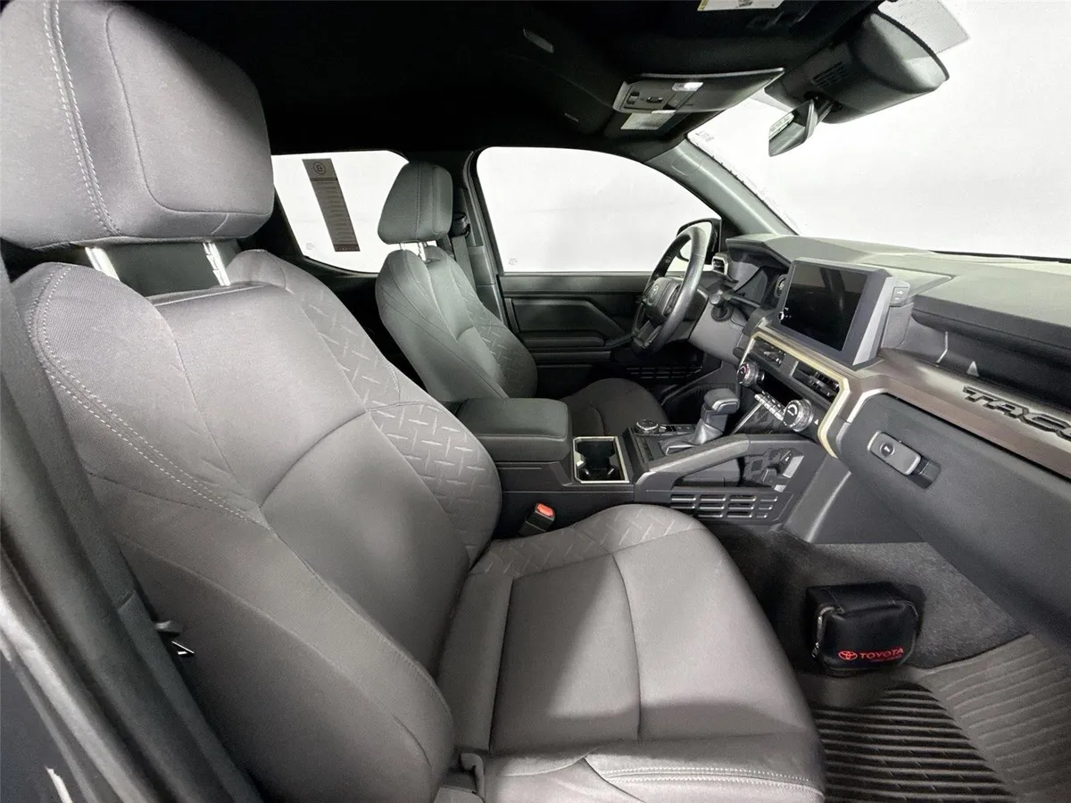 2024 Toyota Tacoma SR5 thumbnail 36
