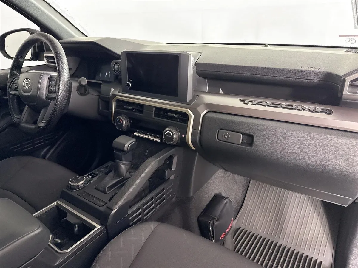 2024 Toyota Tacoma SR5 thumbnail 37