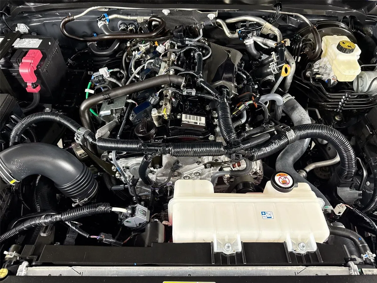 2024 Toyota Tacoma SR5 thumbnail 38