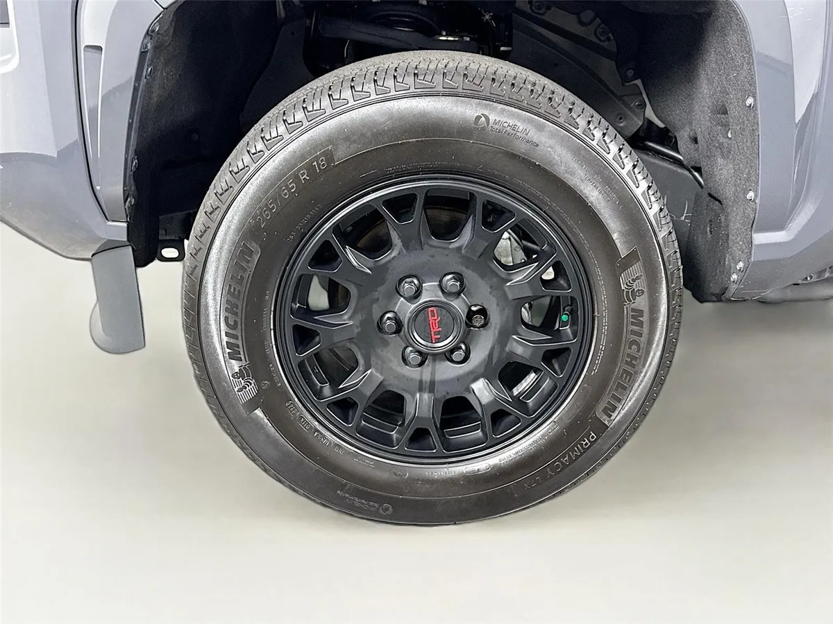 2024 Toyota Tacoma SR5 thumbnail 39