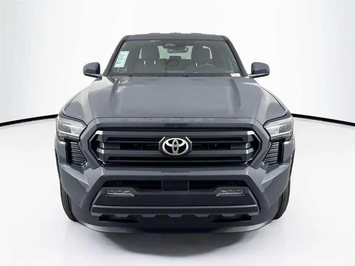 2024 Toyota Tacoma SR5 thumbnail 7