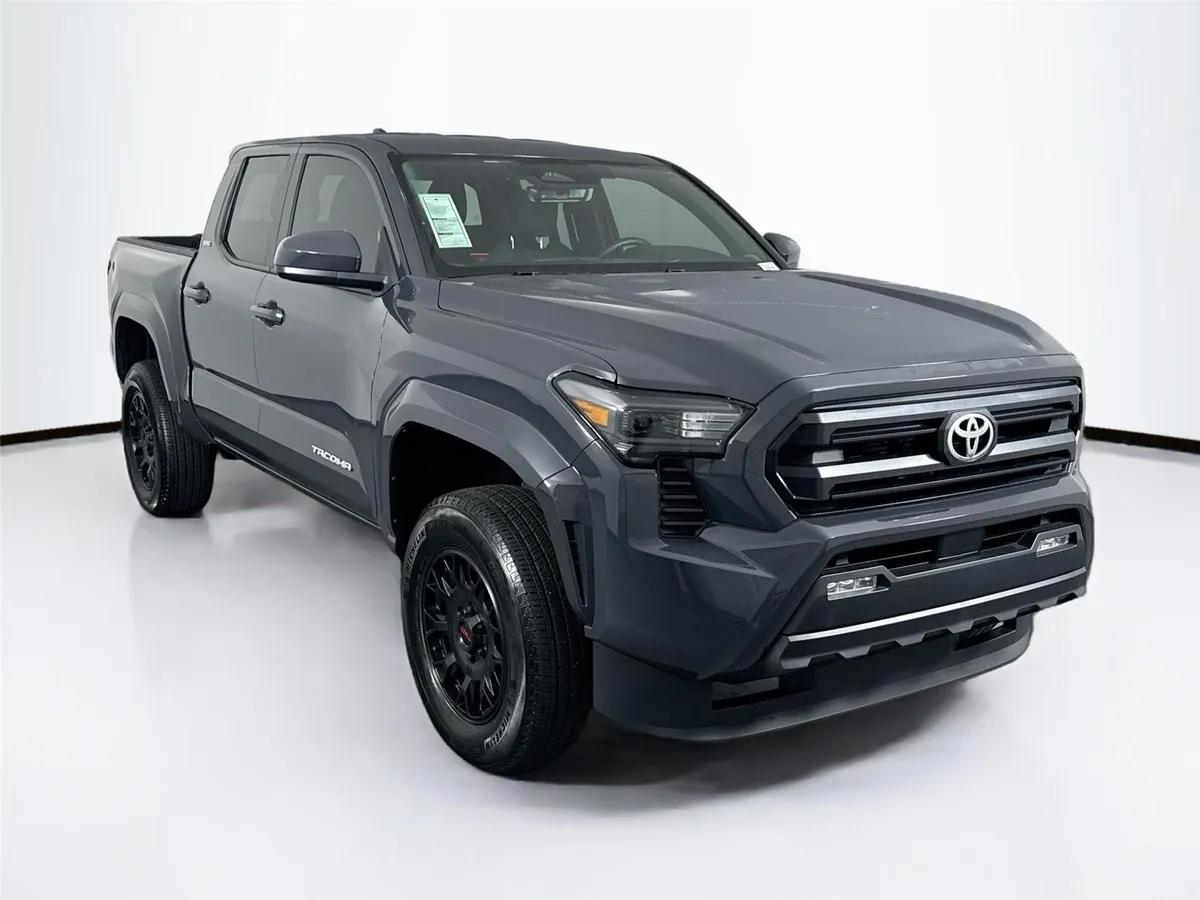 2024 Toyota Tacoma SR5 thumbnail 8