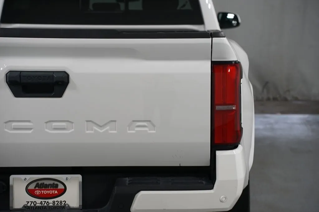 2024 Toyota Tacoma SR5 thumbnail 10