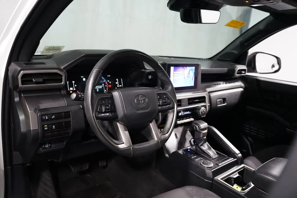 2024 Toyota Tacoma SR5 thumbnail 12