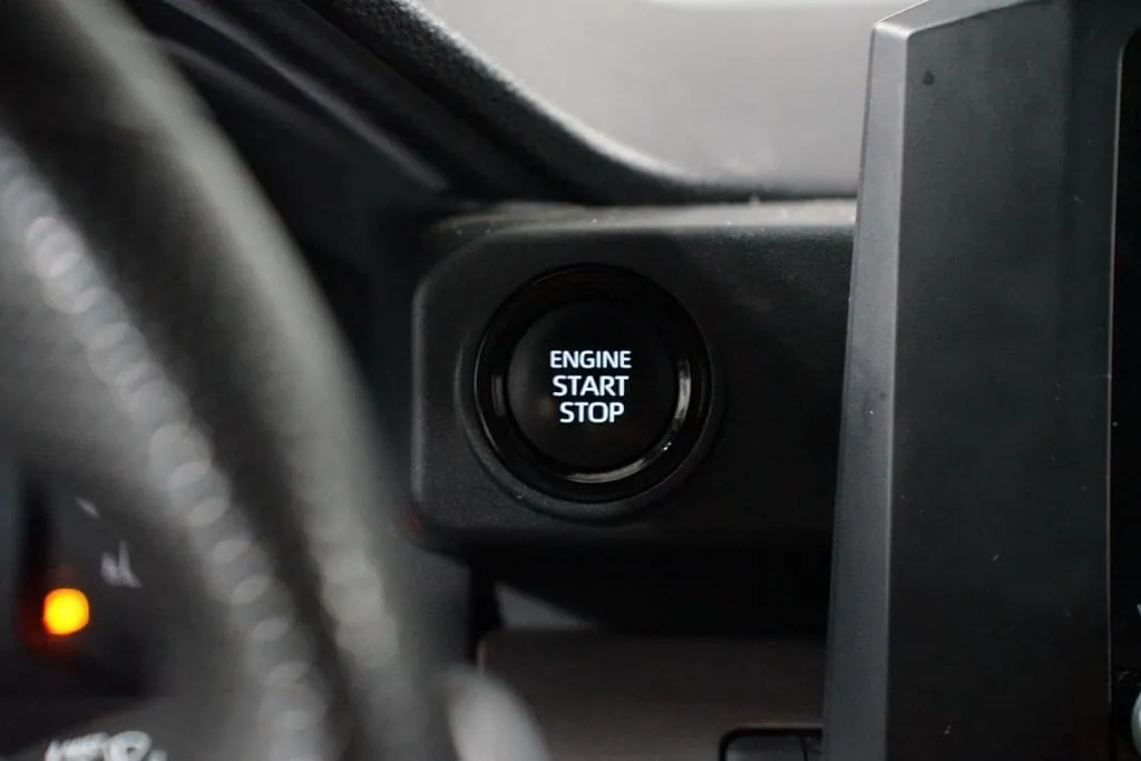 2024 Toyota Tacoma SR5 thumbnail 18