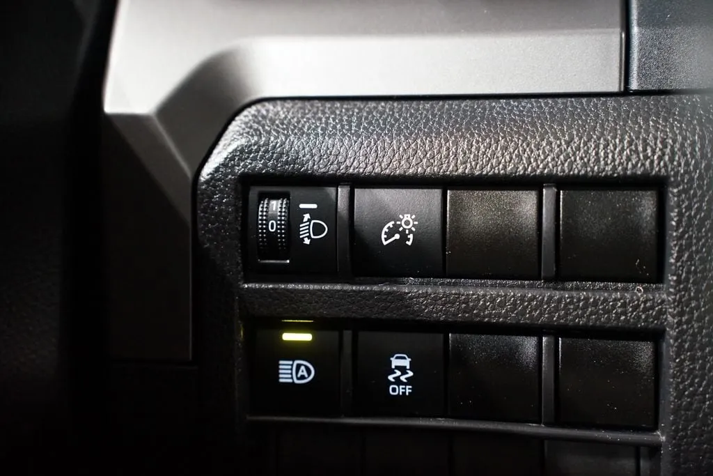 2024 Toyota Tacoma SR5 thumbnail 26