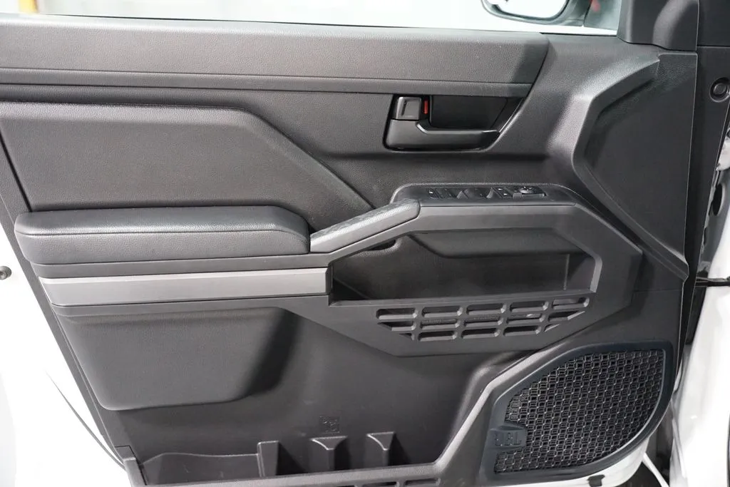 2024 Toyota Tacoma SR5 thumbnail 33