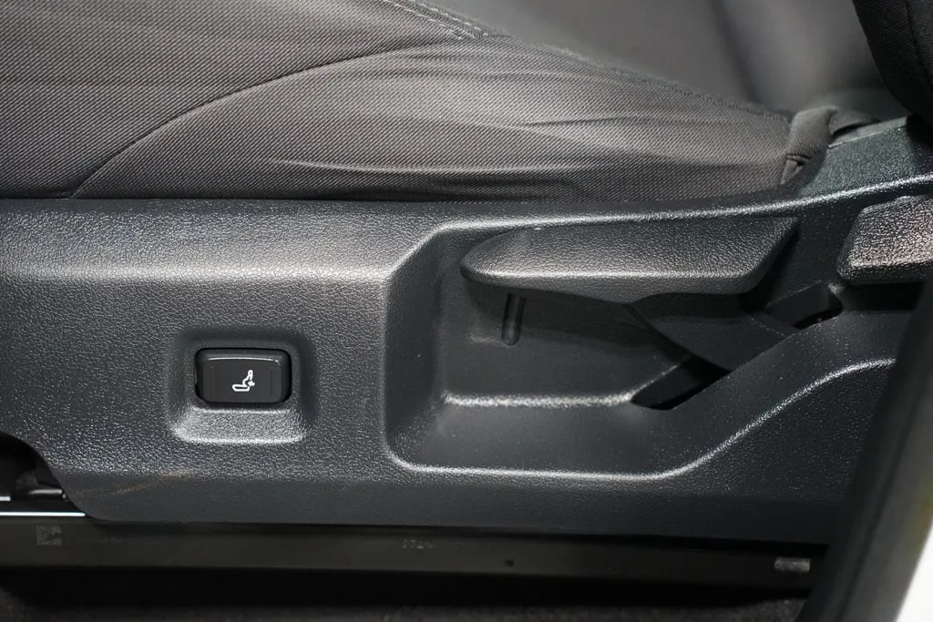 2024 Toyota Tacoma SR5 thumbnail 36