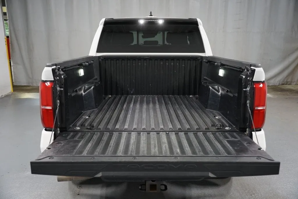 2024 Toyota Tacoma SR5 thumbnail 37