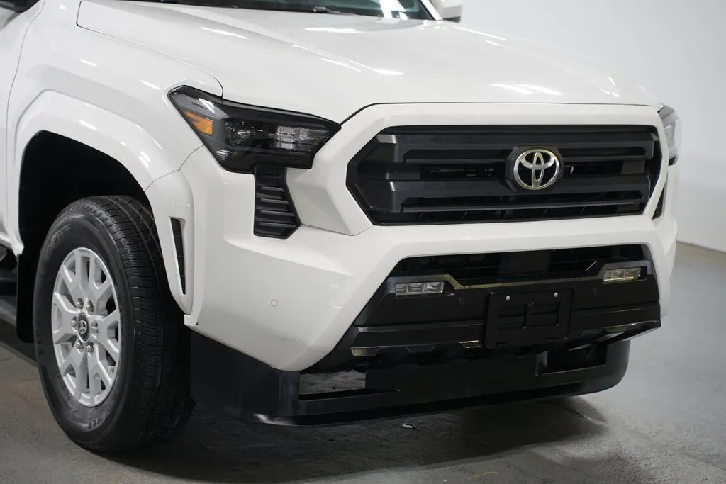 2024 Toyota Tacoma SR5 thumbnail 4