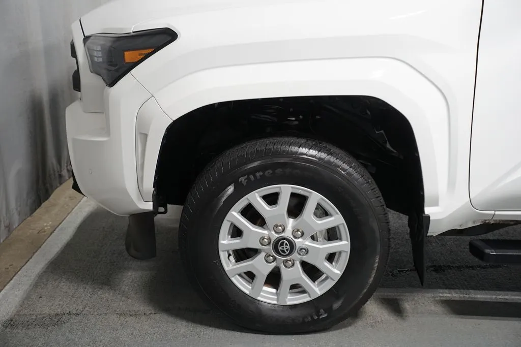 2024 Toyota Tacoma SR5 thumbnail 5
