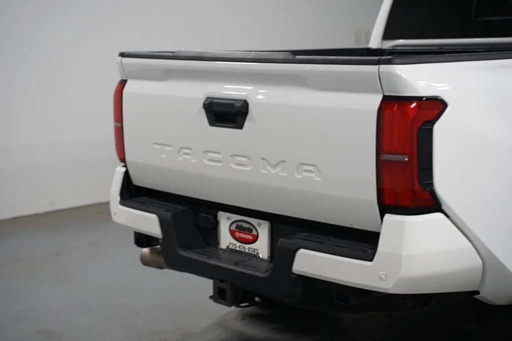 2024 Toyota Tacoma SR5 thumbnail 9