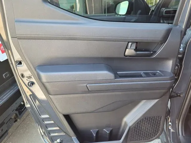 2024 Toyota Tacoma SR5 thumbnail 23