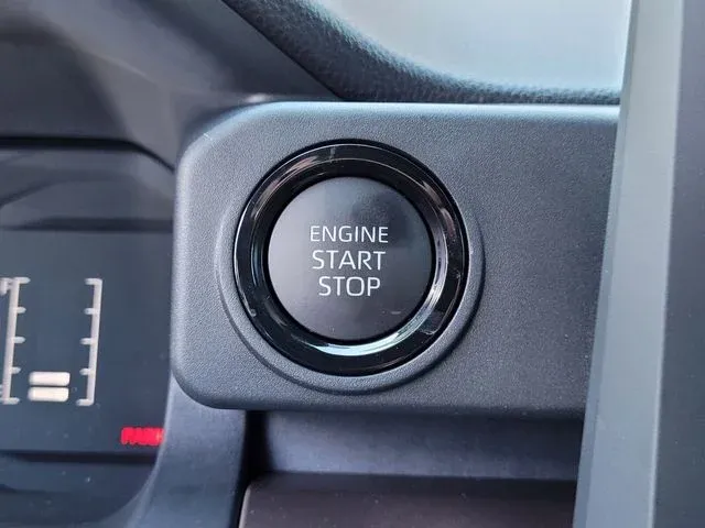 2024 Toyota Tacoma SR5 thumbnail 34