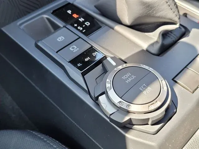 2024 Toyota Tacoma SR5 thumbnail 39