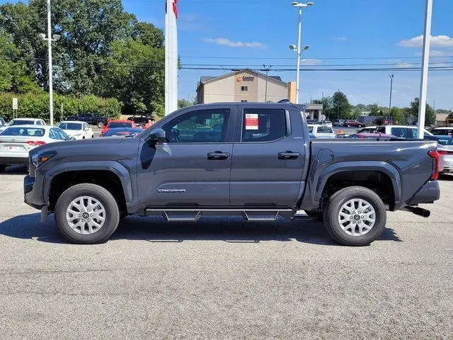 2024 Toyota Tacoma SR5 thumbnail 4