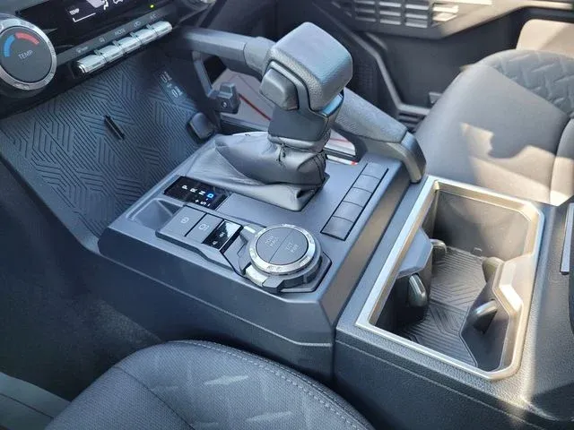 2024 Toyota Tacoma SR5 thumbnail 40