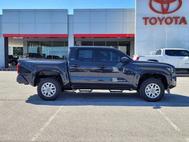 2024 Toyota Tacoma SR5 thumbnail 8
