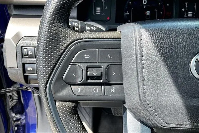 2024 Toyota Tacoma SR5 thumbnail 10