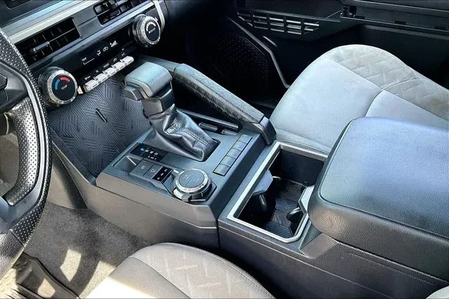 2024 Toyota Tacoma SR5 thumbnail 15