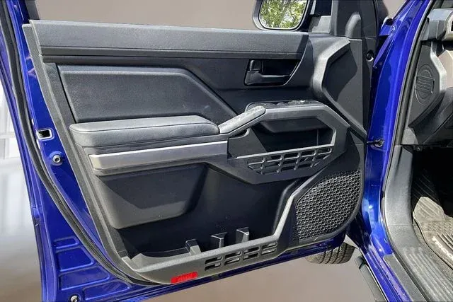 2024 Toyota Tacoma SR5 thumbnail 17