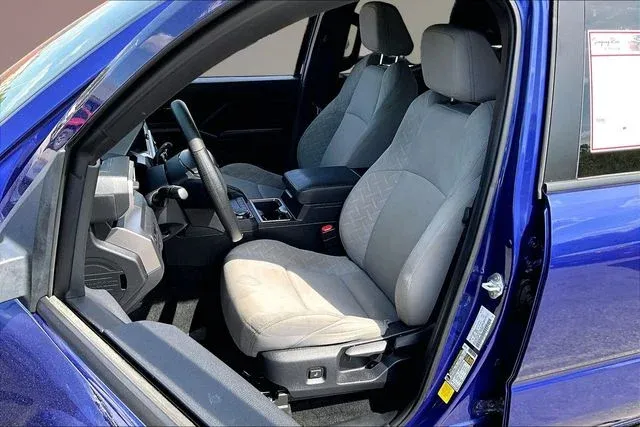 2024 Toyota Tacoma SR5 thumbnail 18